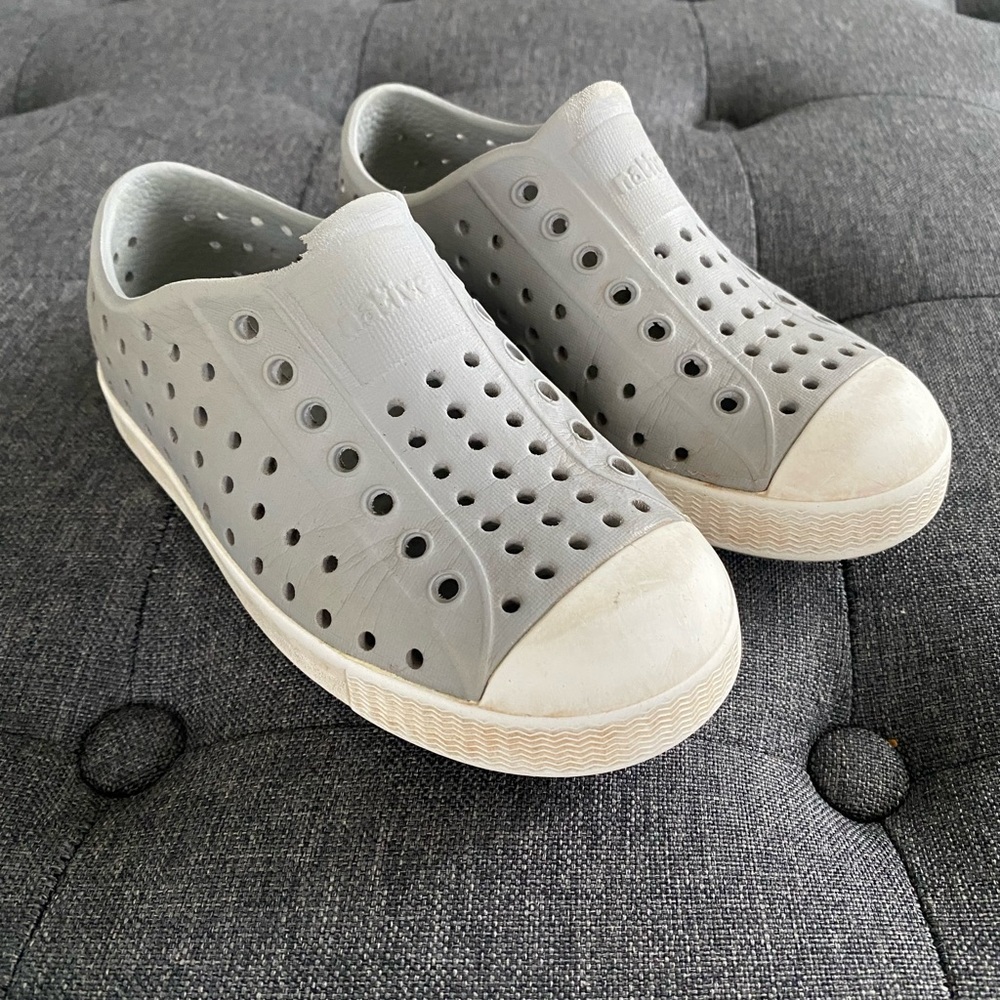 Native Shoes kids Jefferson water friendly slip on sneaker in size 10